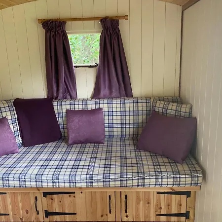 The Shepherd'S Hut - Wild Escapes Wrenbury Off Grid Glamping - Ages 12 And Over Baddiley Buitenkant foto