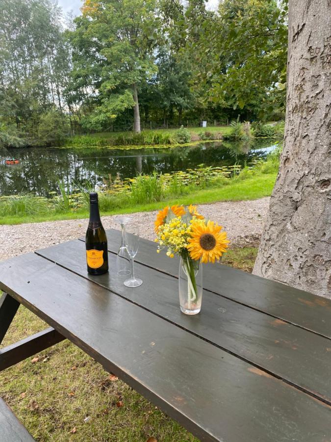 The Shepherd's Hut - Wild Escapes Wrenbury Off Grid Glamping - Ages 12 And Over Baddiley
